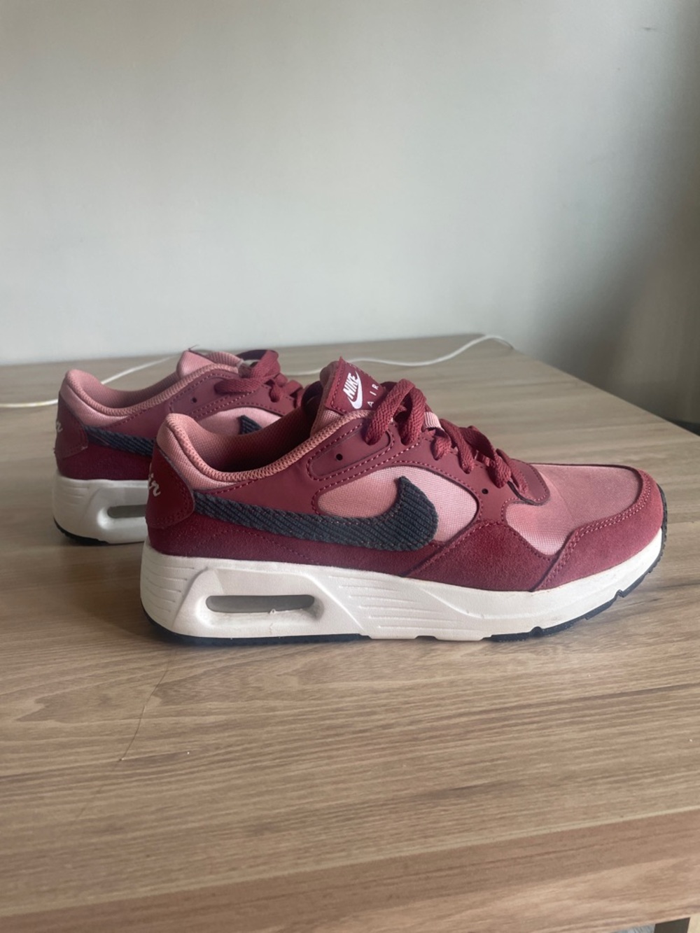 Nike Women’s Air Max Sc Se Red Sneakers